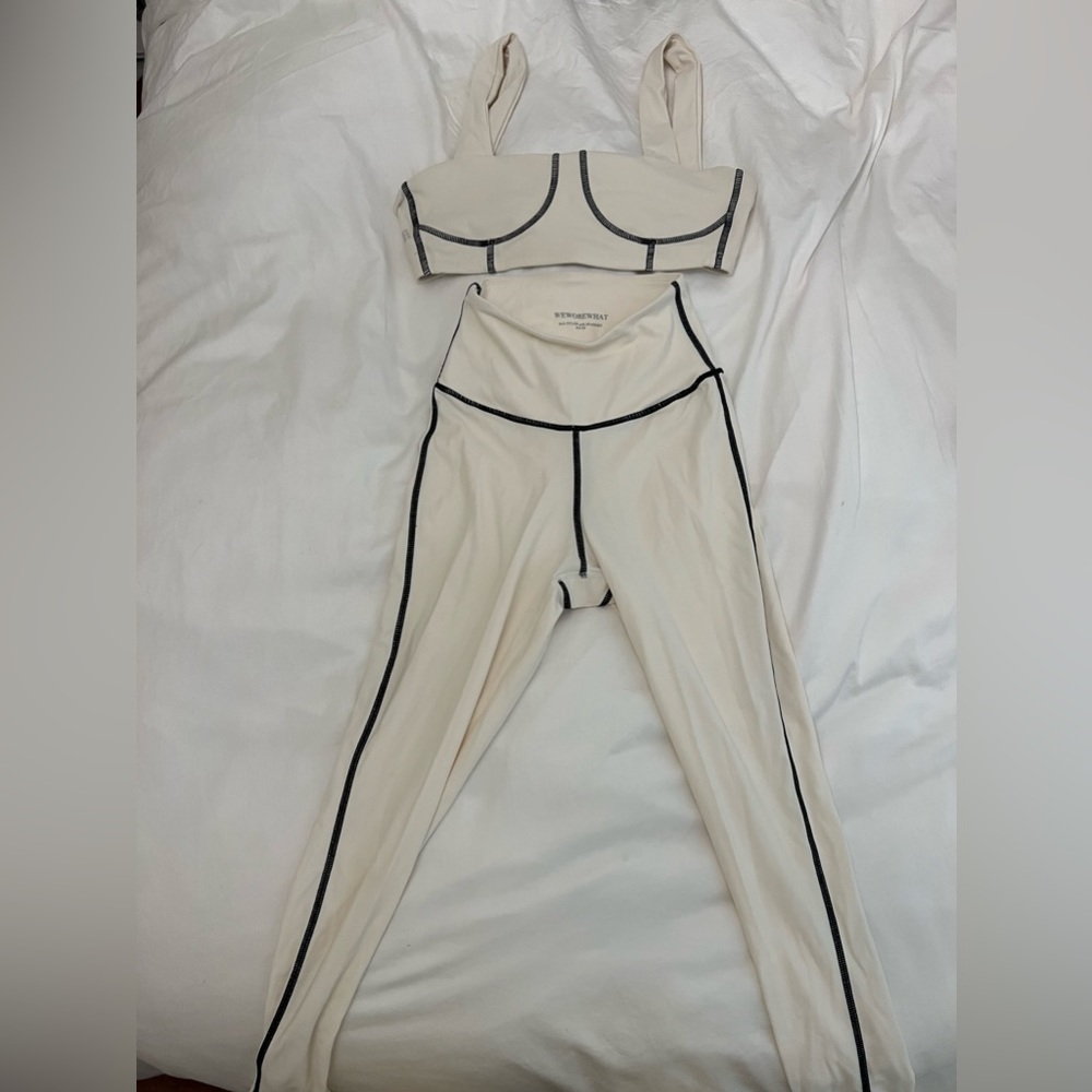 WeWoreWhat Cream Sports Bra & Leggings Set with Black Piping